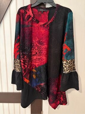 NWOT Calessa Patchwork Tie Dye Burnout Knit Crew Neck Sharkbite  Hem Tunic Sz L